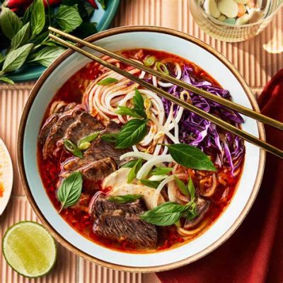  Bún Bò Huế: Ein pikant-säuerlicher vietnamesischer Klassiker aus der kaiserlichen Stadt!