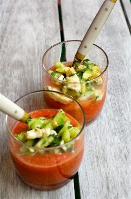  Gazpacho: Ein erfrischendes Sommergericht voller mediterraner Aromen und herzhafter Würze!